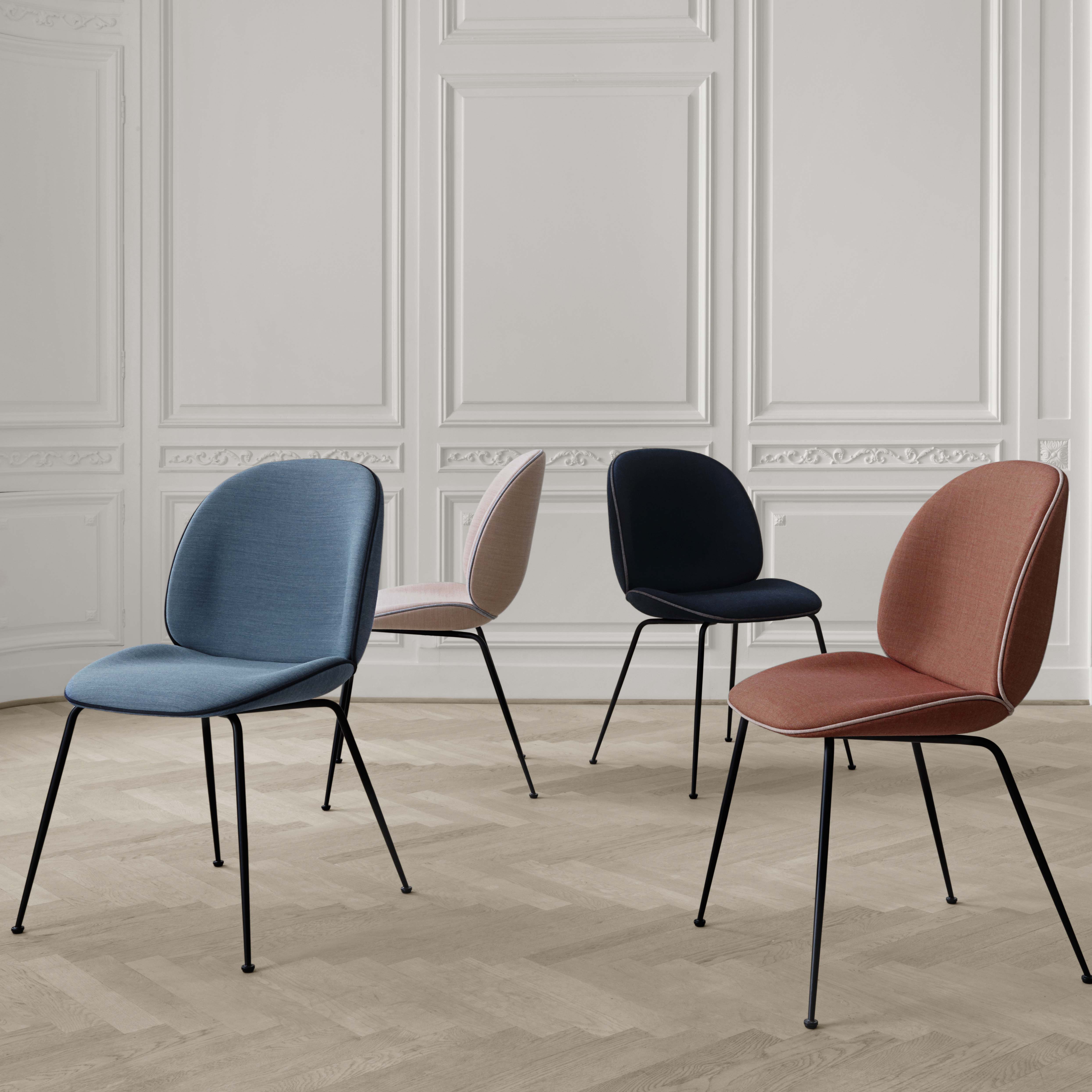 Beetle spisestol fra Gubi. Fås i mange fine farge.