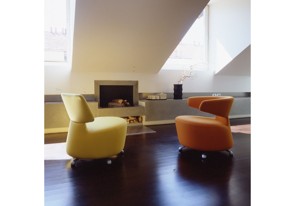 Biki svingstol fra Cassina, design: Toshiyuki Kita Biki svingstol fra Cassina, design: Toshiyuki Kita