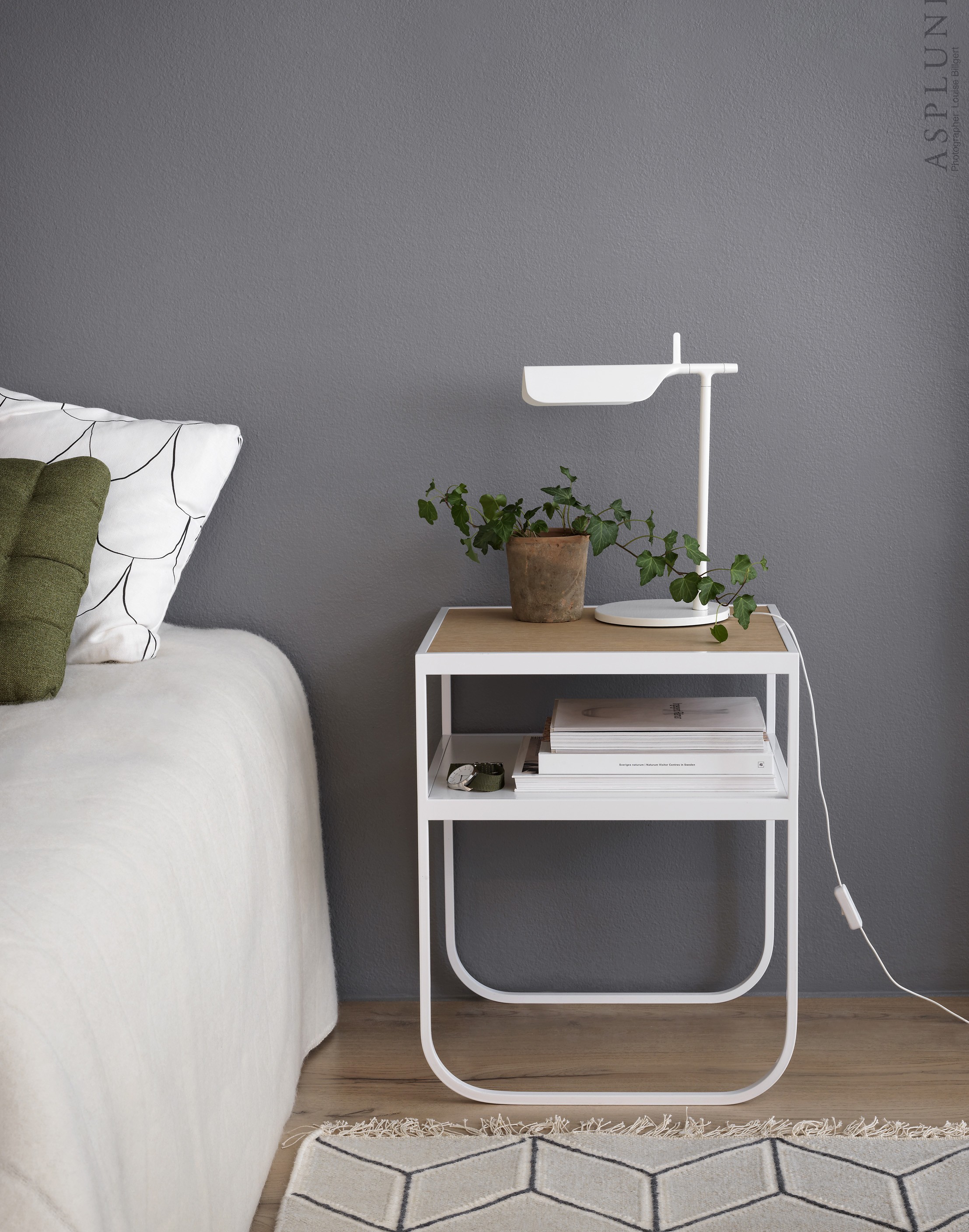Kilt nattbord fra Asplund og Tab bordlampe fra Flos